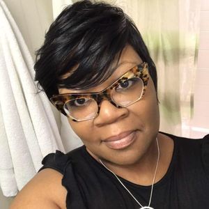 Meet your Posher, Leneda